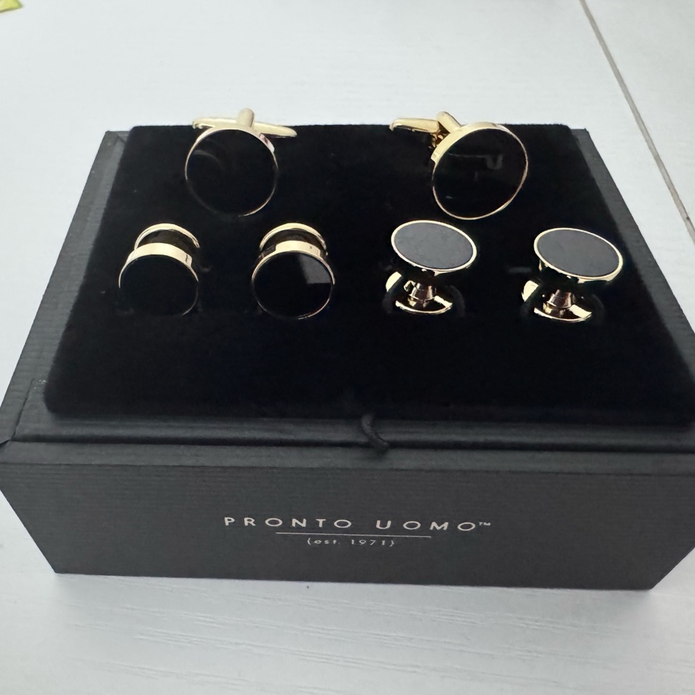 Pronto Uomo Black and Gold Cufflinks Collection